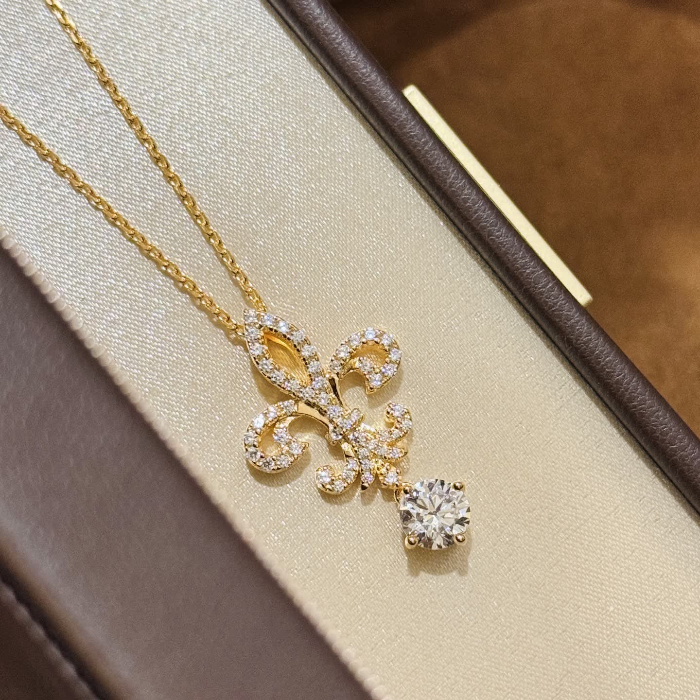 Tiffany & Co Fleur-de-lis Diamond Pendant Necklace Tiffany & Co Fleur-de-lis Diamond Pendant Necklace